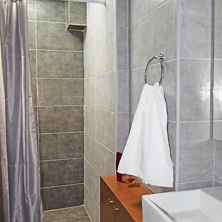 Cretesuites - Urban With Pool - 500m To The Appartement