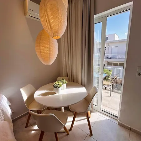 Cretesuites - Urban With Pool - 500m To The