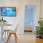 아파트 Cretesuites - Urban With Pool - 500m To The