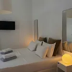Cretesuites - Urban With Pool - 500m To The 아파트 레팀노