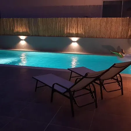 Cretesuites - Urban With Pool - 500m To The Rethymno (Crete)