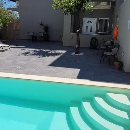 Cretesuites - Urban With Pool - 500m To The Apartmán *