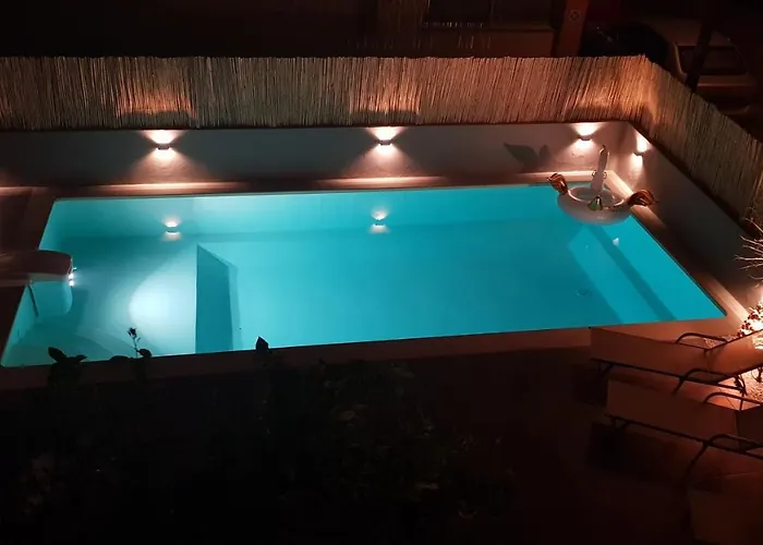 Апартаменты Cretesuites - Urban With Pool - 500m To The