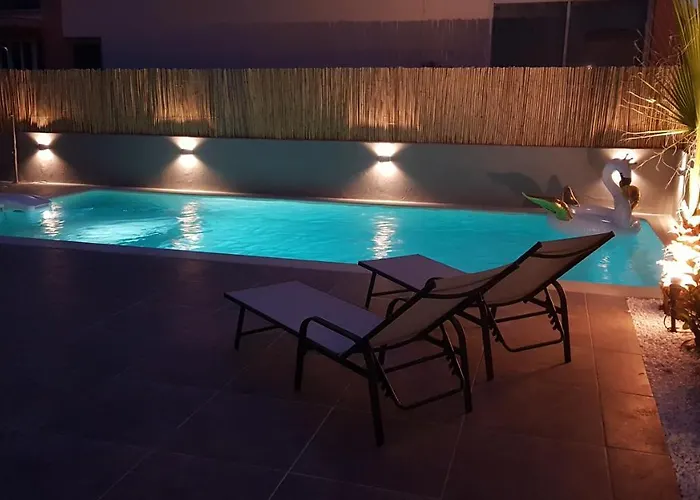 Cretesuites - Urban With Pool - 500m To The Ретимно