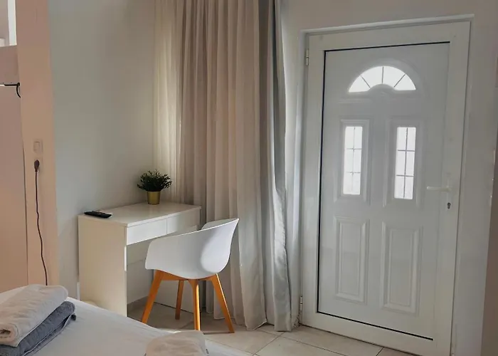 Апартаменты Cretesuites - Urban With Pool - 500m To The