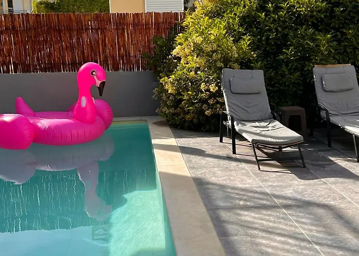 Апартаменты Cretesuites - Urban With Pool - 500m To The