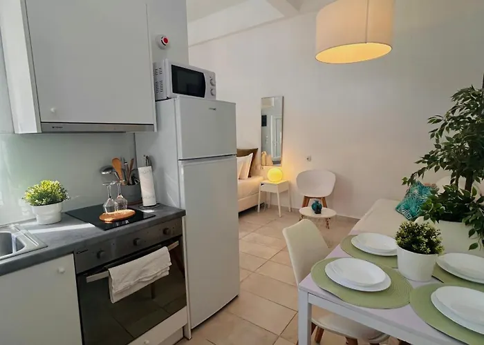 Апартаменты Cretesuites - Urban With Pool - 500m To The