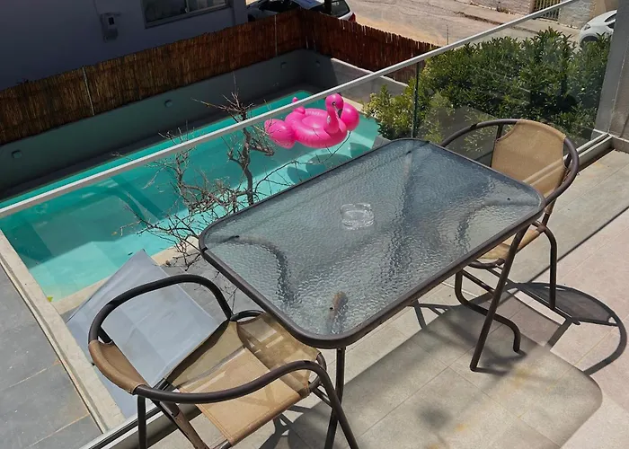 Cretesuites - Urban With Pool - 500m To The