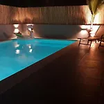 Cretesuites - Urban With Pool - 500m To The * Réthimno