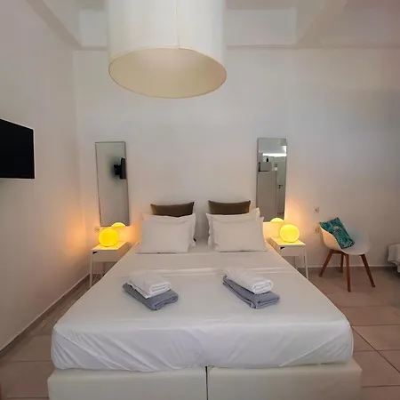 Cretesuites - Urban With Pool - 500m To The *